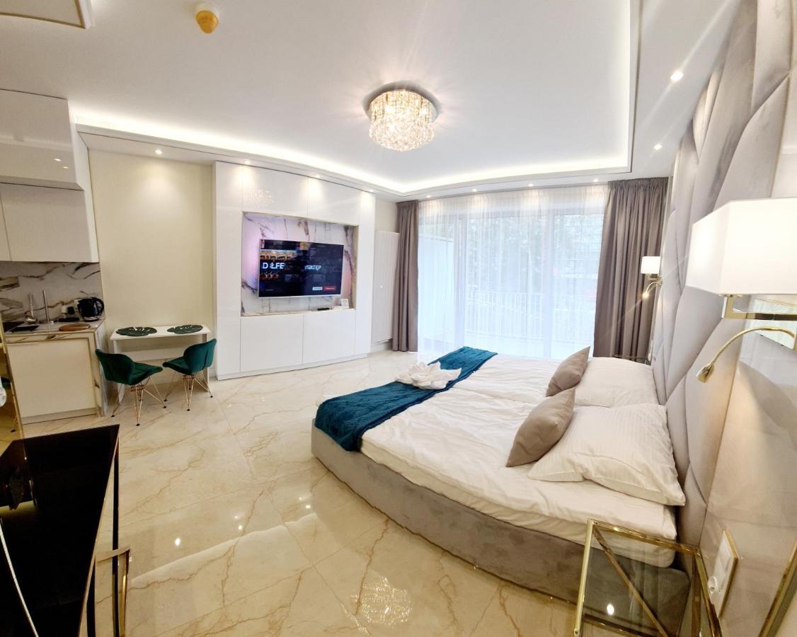 Adonis Apartment