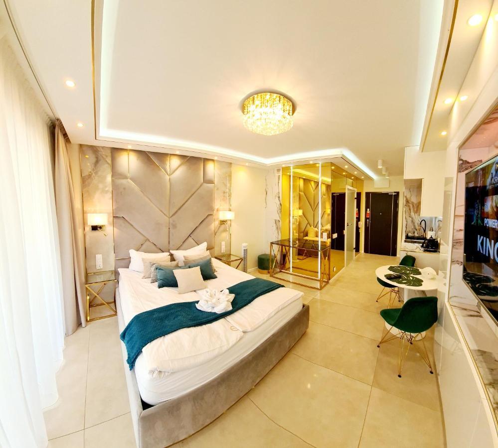 Adonis Apartment